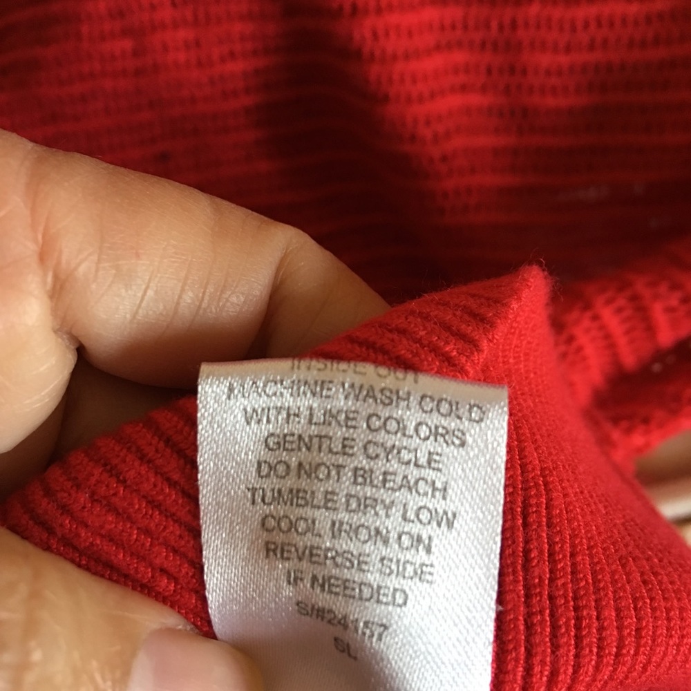 Red sweater - Picture 3 of 3